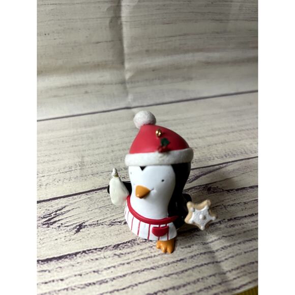 Hallmark Keepsake Ornament South Pole Pals Skip 2007 with original box - Picture 7 of 9
